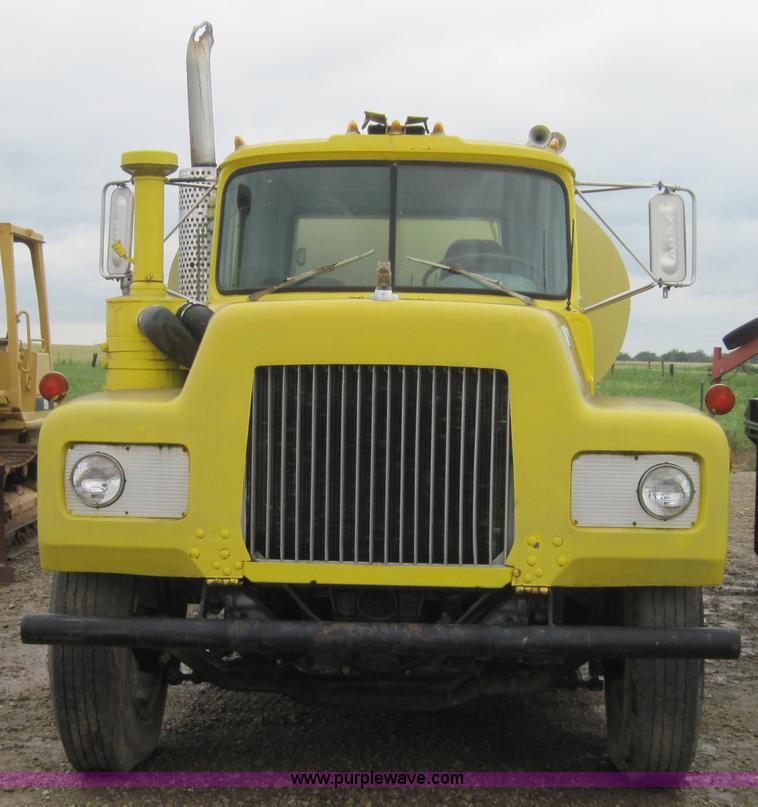 image for item 4011 1972 Mack R-600 tanker truck