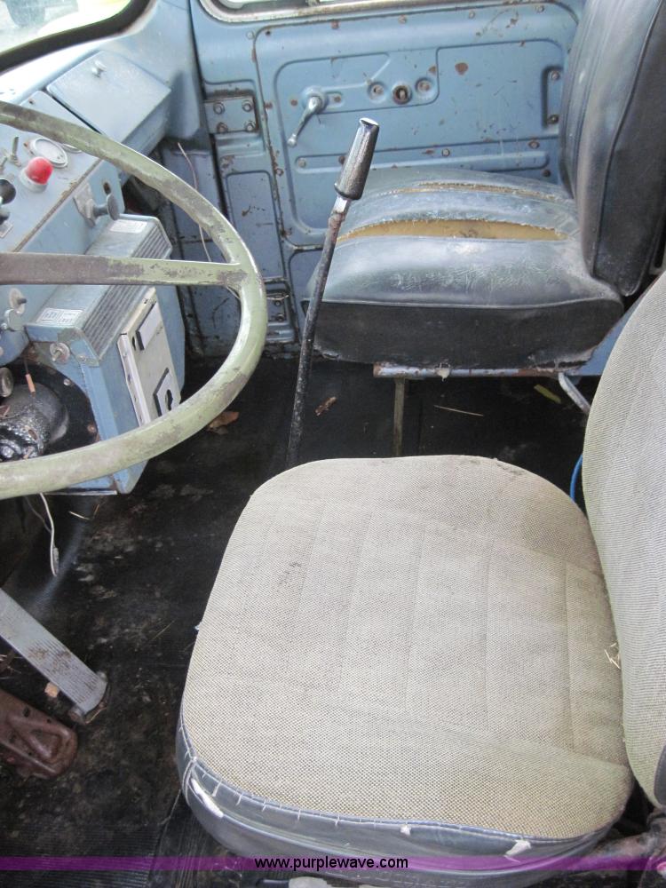 image for item 4011 1972 Mack R-600 tanker truck