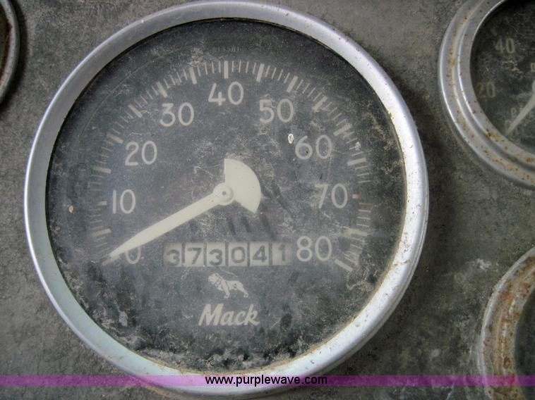 image for item 4011 1972 Mack R-600 tanker truck