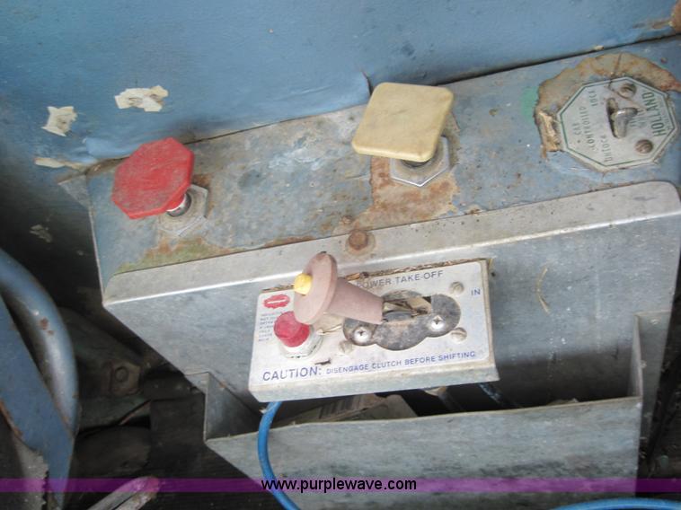 image for item 4011 1972 Mack R-600 tanker truck