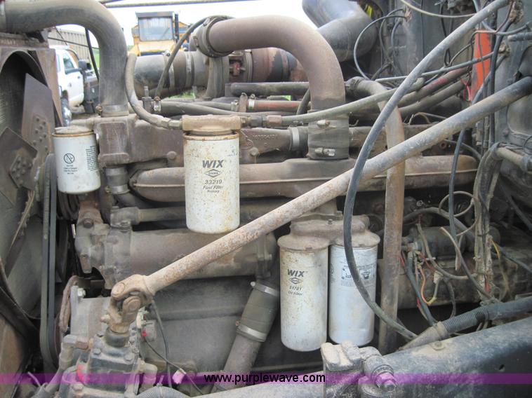 image for item 4011 1972 Mack R-600 tanker truck