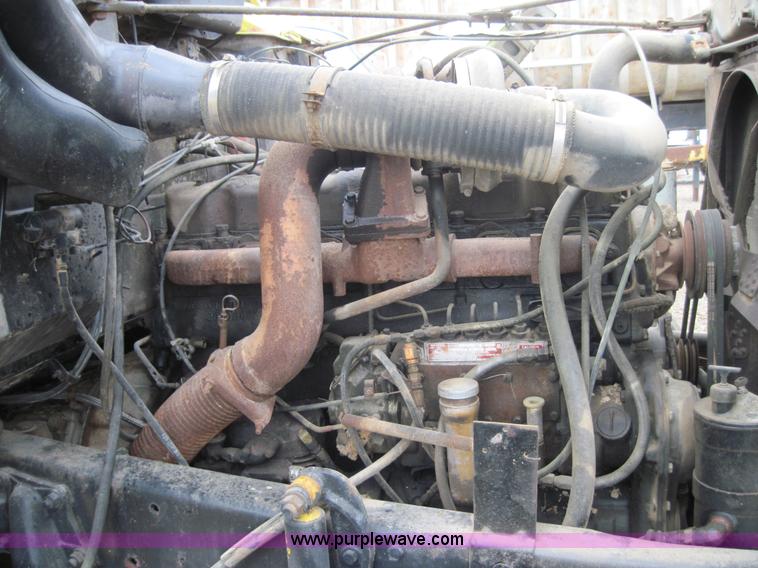 image for item 4011 1972 Mack R-600 tanker truck