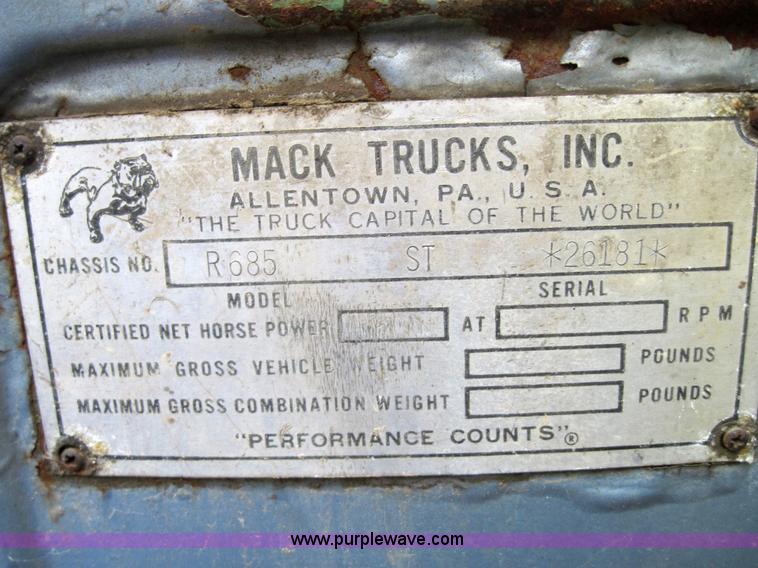 image for item 4011 1972 Mack R-600 tanker truck