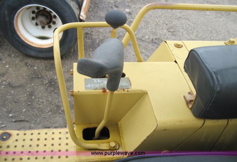 image for item 4012 1989 Caterpillar D3C dozer