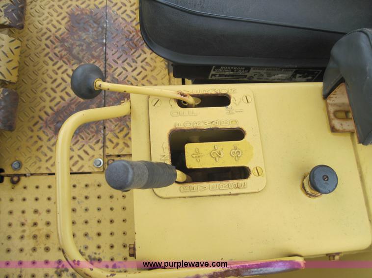 image for item 4012 1989 Caterpillar D3C dozer