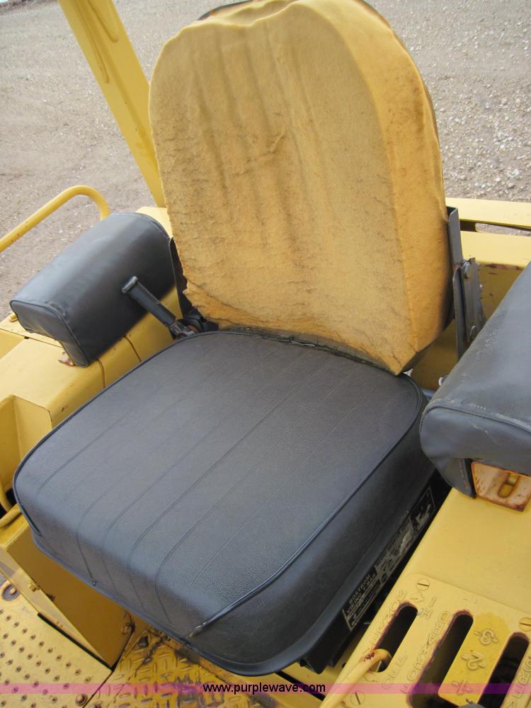 image for item 4012 1989 Caterpillar D3C dozer