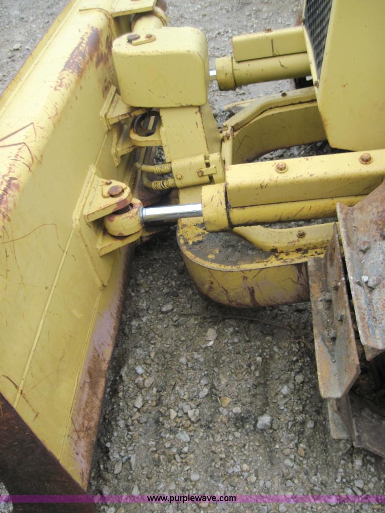 image for item 4012 1989 Caterpillar D3C dozer