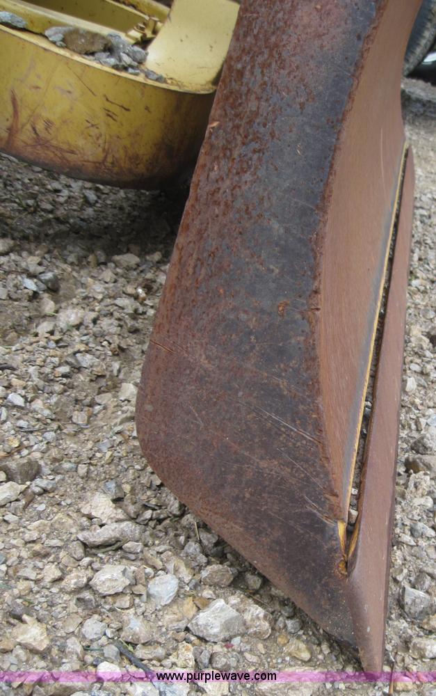 image for item 4012 1989 Caterpillar D3C dozer