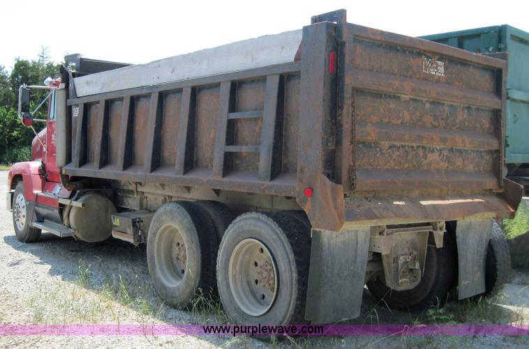 image for item 4475 1989 Freightliner Conventional FLD dump truck
