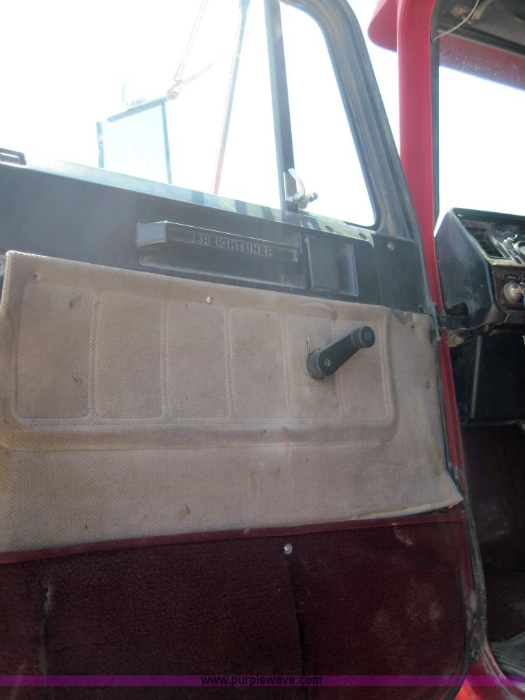 image for item 4475 1989 Freightliner Conventional FLD dump truck