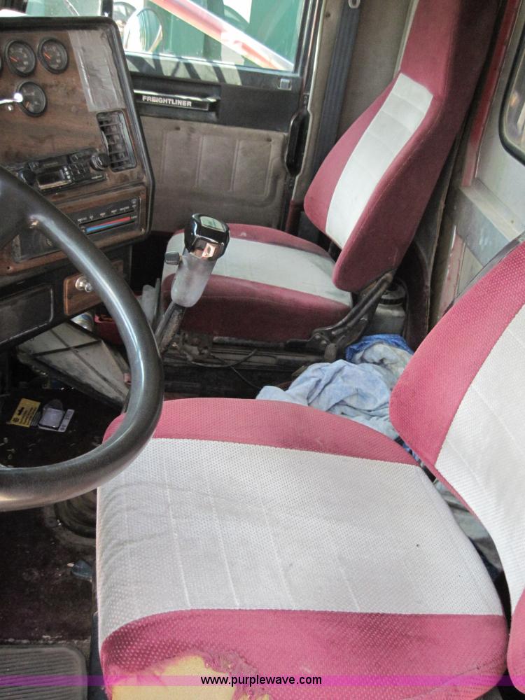 image for item 4475 1989 Freightliner Conventional FLD dump truck