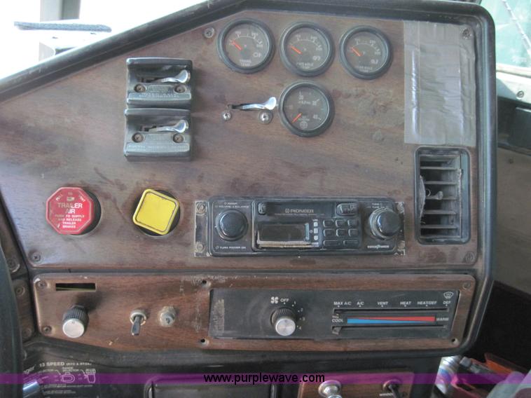 image for item 4475 1989 Freightliner Conventional FLD dump truck