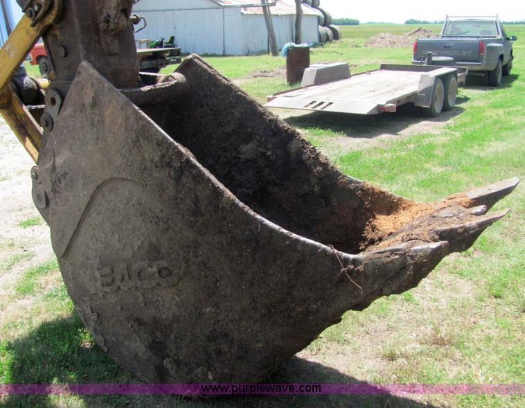 image for item 4617 1989 Caterpillar 235C excavator