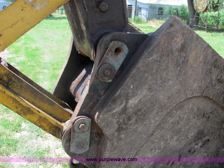 image for item 4617 1989 Caterpillar 235C excavator