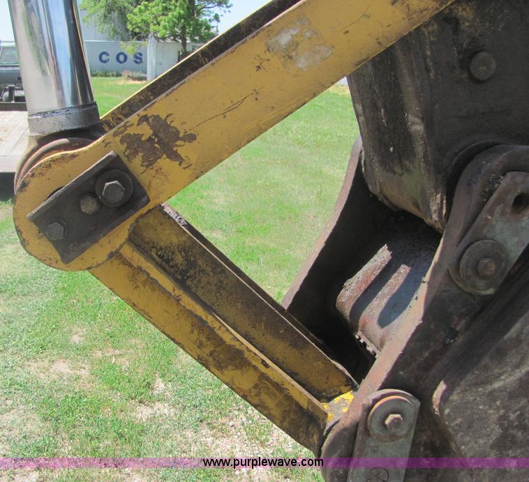 image for item 4617 1989 Caterpillar 235C excavator