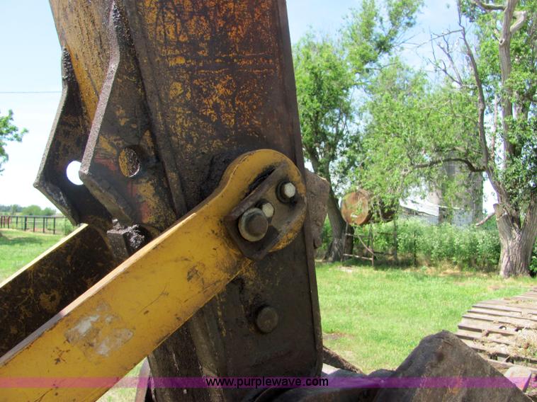image for item 4617 1989 Caterpillar 235C excavator