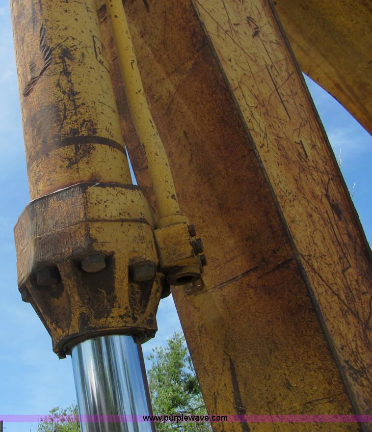 image for item 4617 1989 Caterpillar 235C excavator