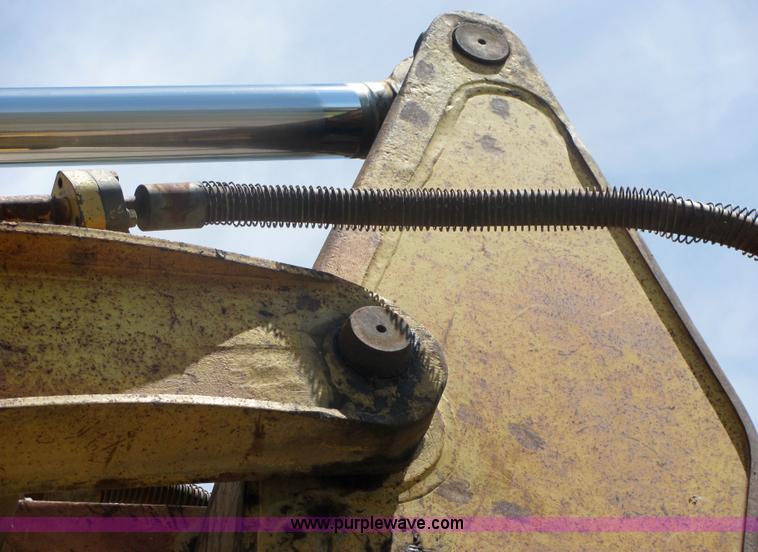 image for item 4617 1989 Caterpillar 235C excavator