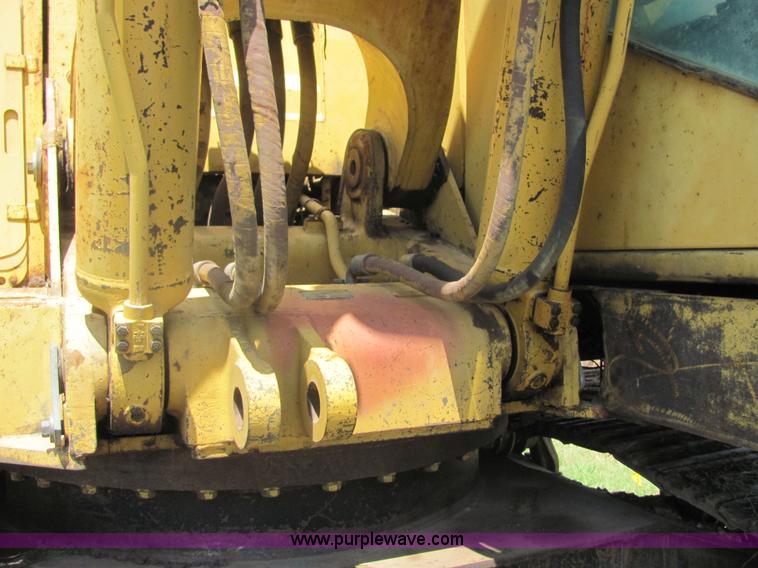 image for item 4617 1989 Caterpillar 235C excavator