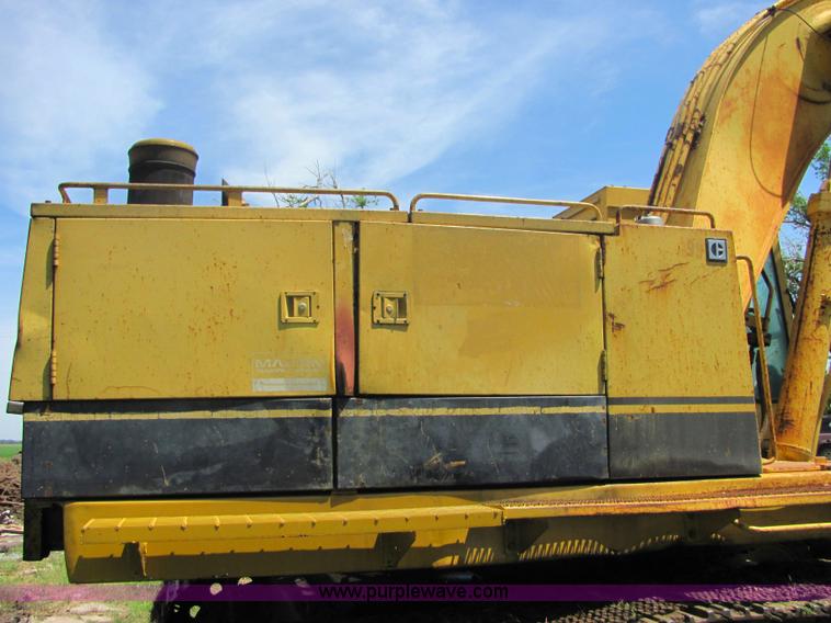 image for item 4617 1989 Caterpillar 235C excavator