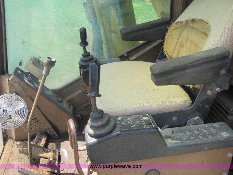 image for item 4617 1989 Caterpillar 235C excavator