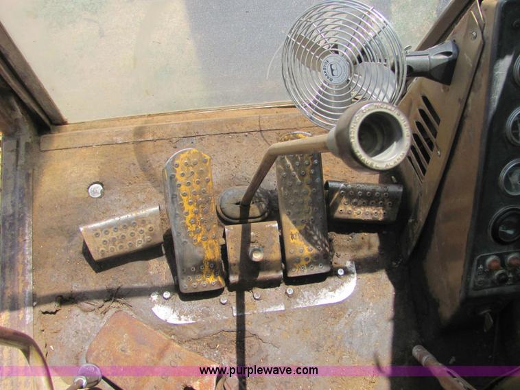 image for item 4617 1989 Caterpillar 235C excavator