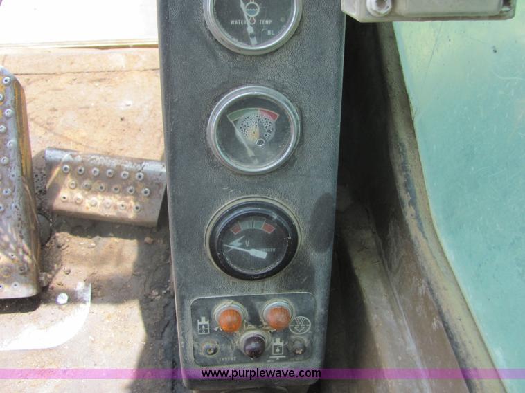 image for item 4617 1989 Caterpillar 235C excavator