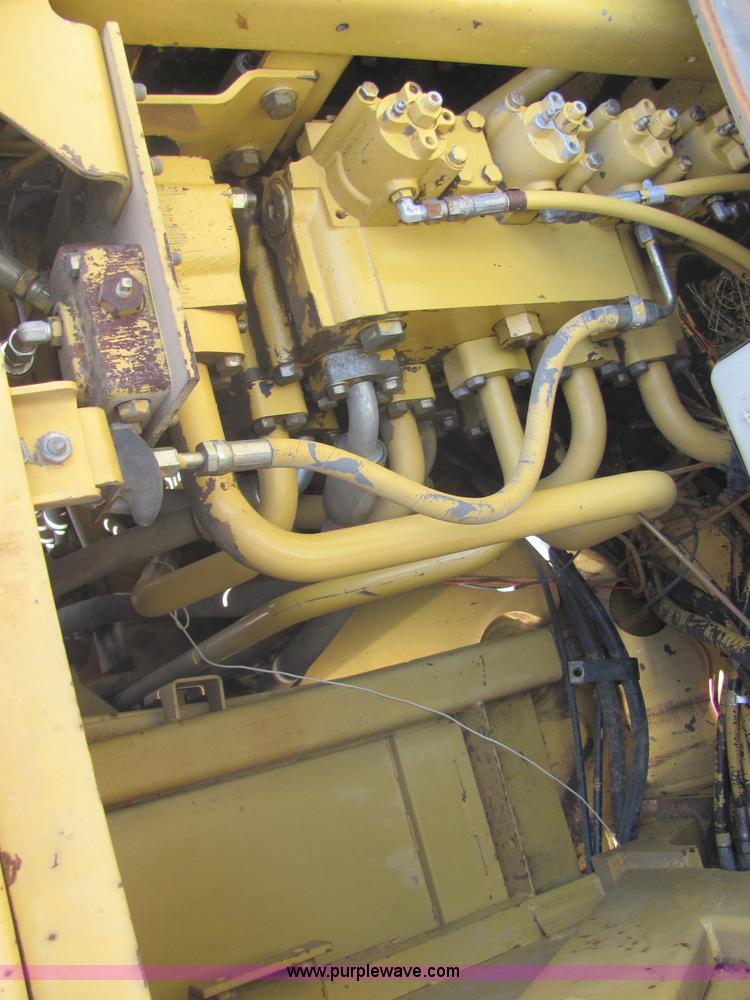 image for item 4617 1989 Caterpillar 235C excavator