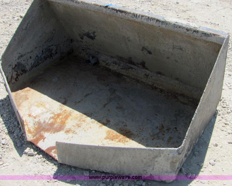 image for item 4742 Concrete skid steer bucket