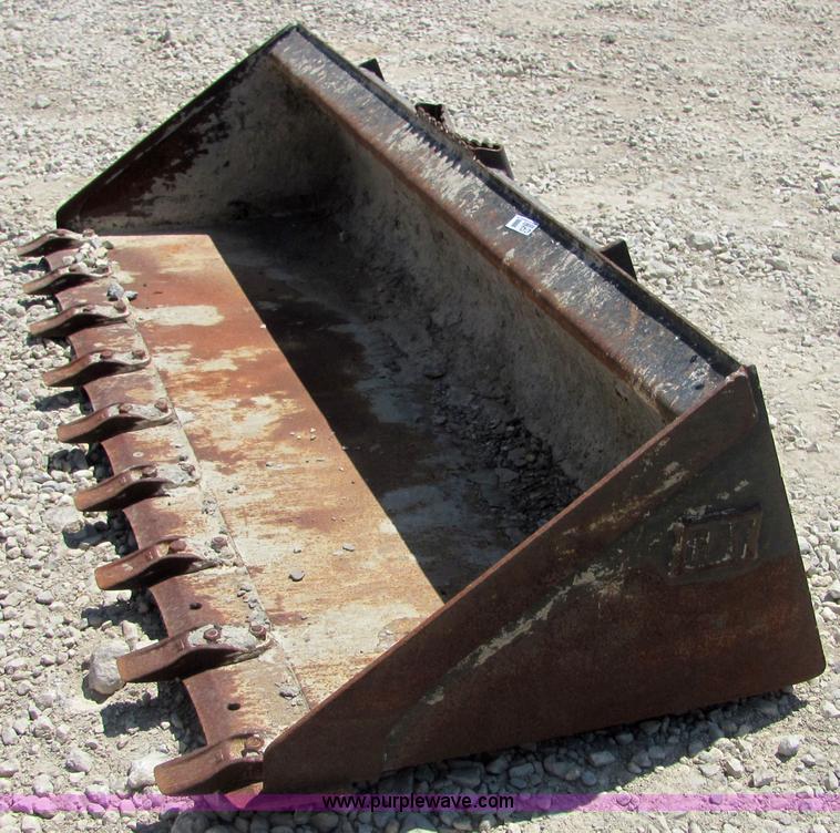 image for item 4743 Caterpillar 78" skid steer bucket