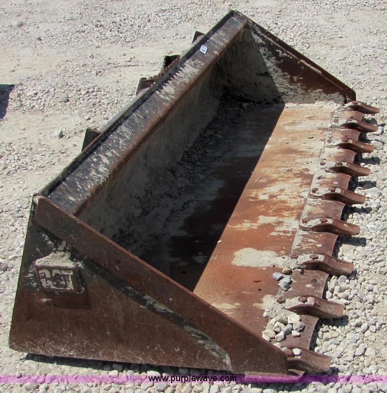 image for item 4743 Caterpillar 78" skid steer bucket