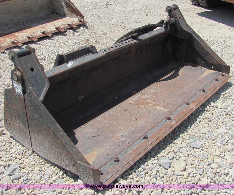 image for item 4744 John Deere 78" skid steer clam bucket