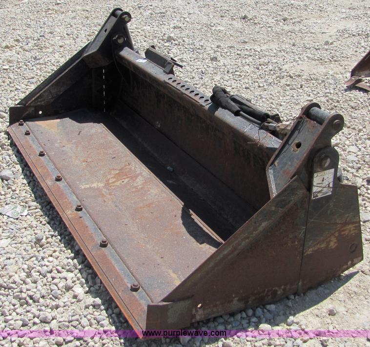 image for item 4744 John Deere 78" skid steer clam bucket