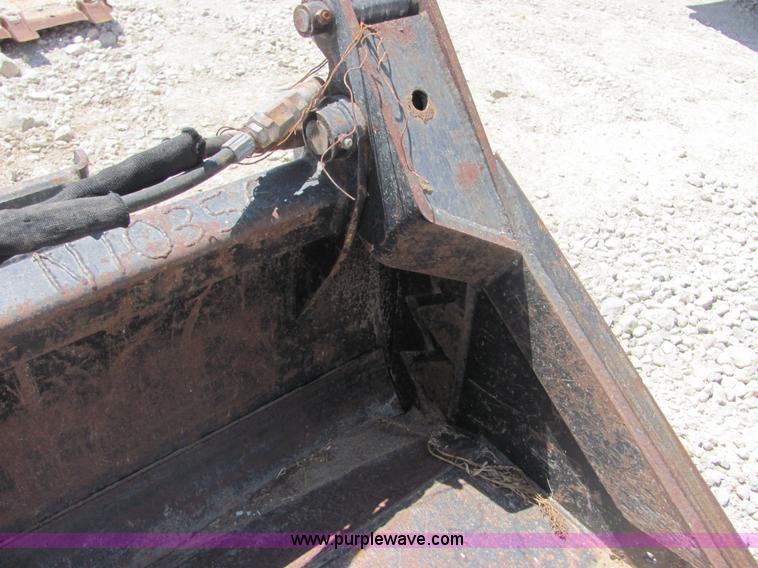 image for item 4744 John Deere 78" skid steer clam bucket