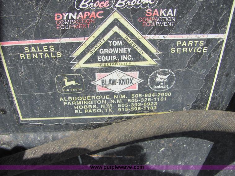 image for item 4744 John Deere 78" skid steer clam bucket