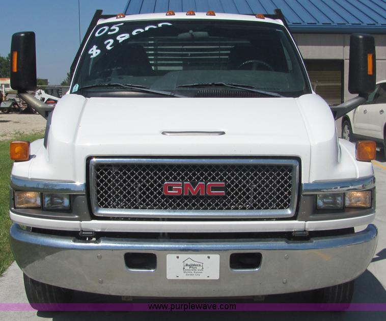 image for item 4776 2005 GMC C5500 dump truck