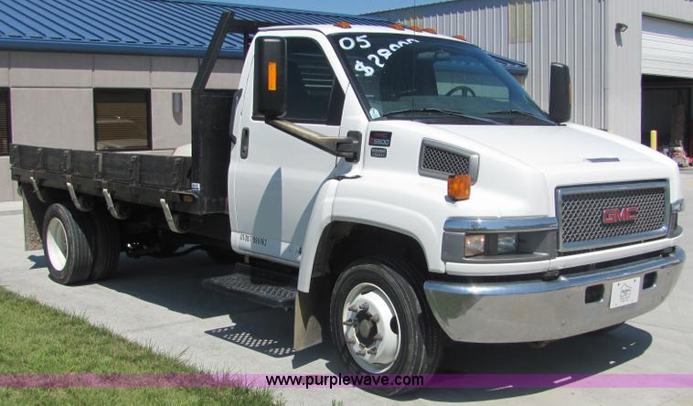 image for item 4776 2005 GMC C5500 dump truck