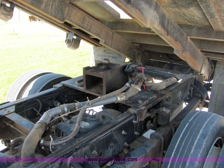 image for item 4776 2005 GMC C5500 dump truck