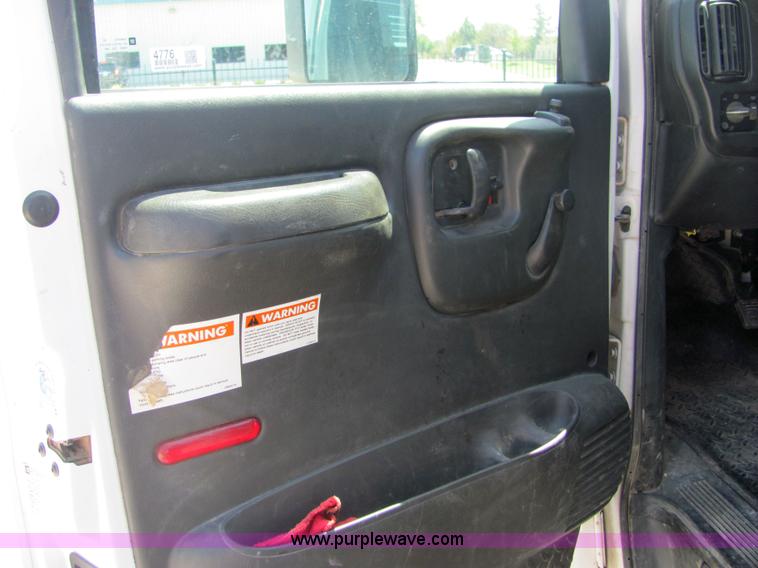 image for item 4776 2005 GMC C5500 dump truck