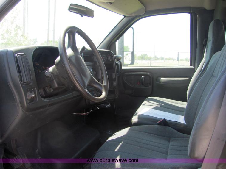 image for item 4776 2005 GMC C5500 dump truck