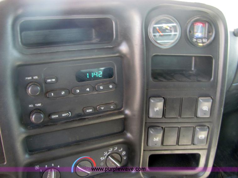 image for item 4776 2005 GMC C5500 dump truck