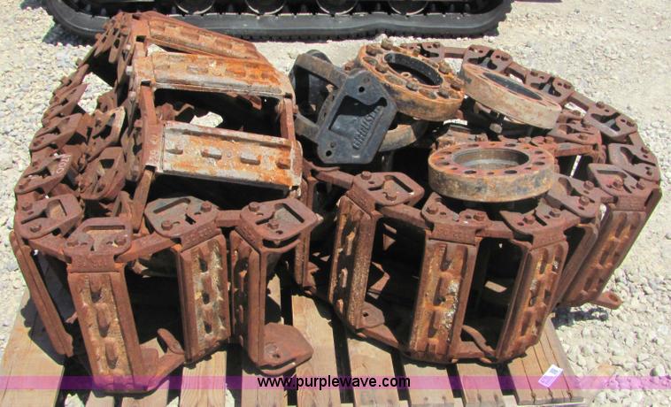 image for item 4780 Grouser steel skid steer tracks