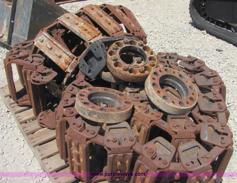 image for item 4780 Grouser steel skid steer tracks