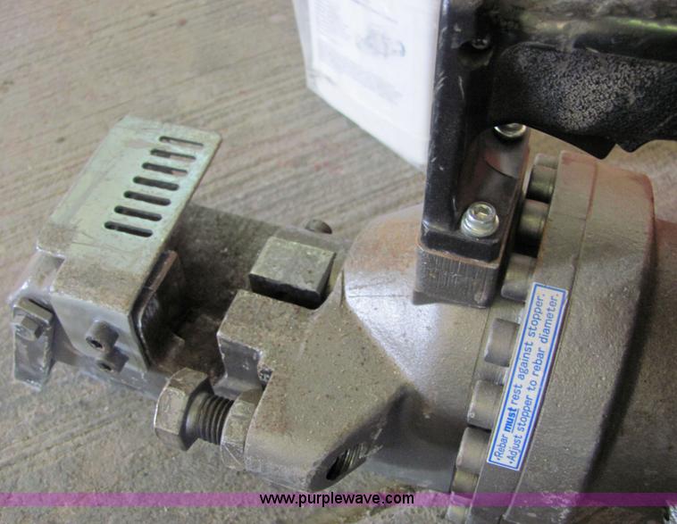 image for item 4786 Diamond DC-32WH electric rebar cutter