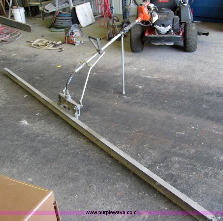 image for item 4796 Lindley gas power concrete vibrator