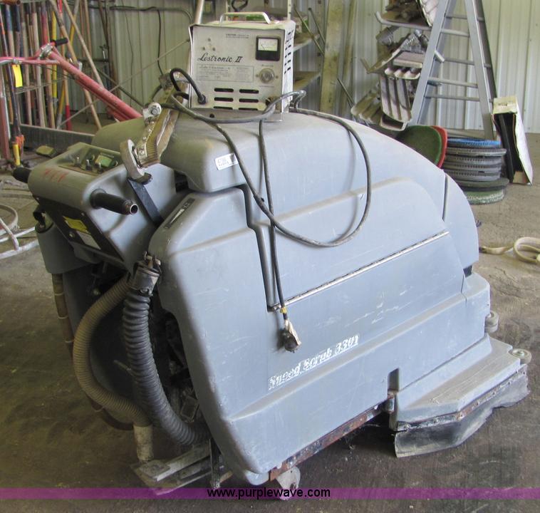 image for item 4798 Nobles 3301 floor scrubber