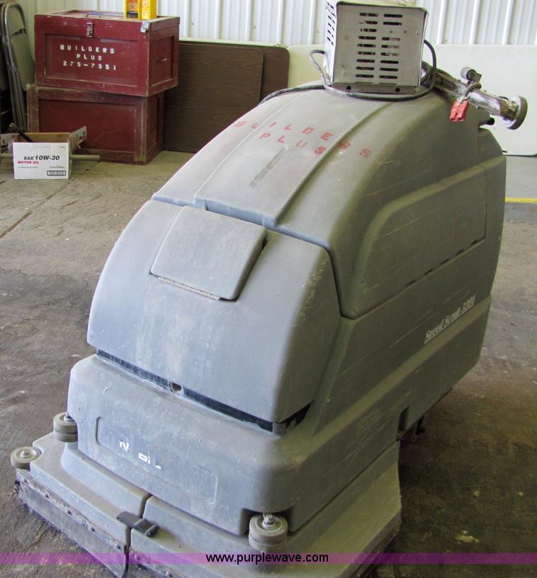 image for item 4798 Nobles 3301 floor scrubber
