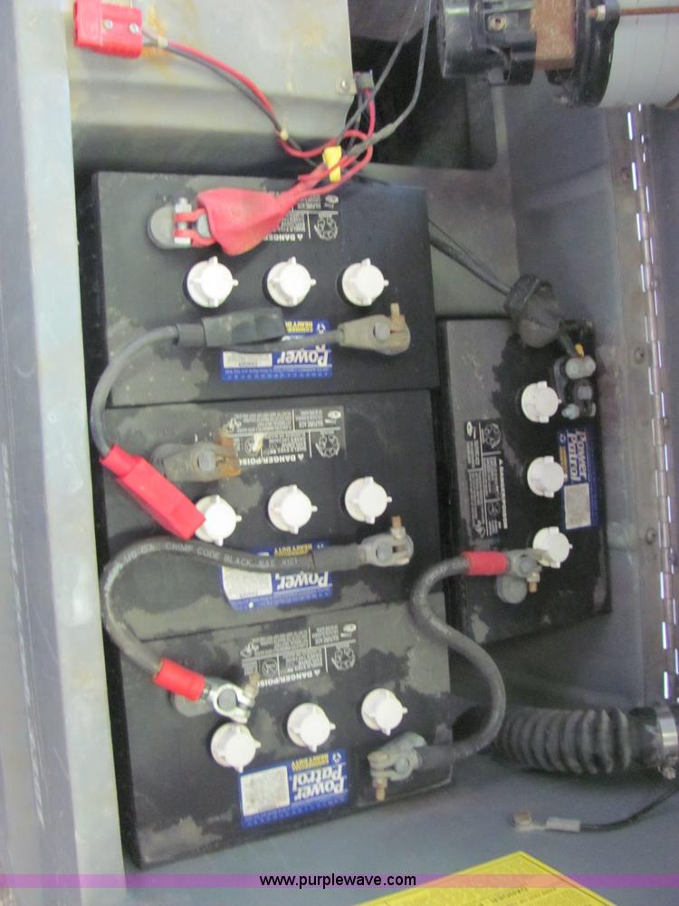 image for item 4798 Nobles 3301 floor scrubber