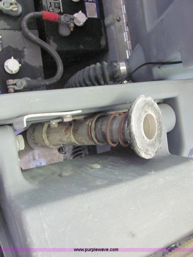 image for item 4798 Nobles 3301 floor scrubber