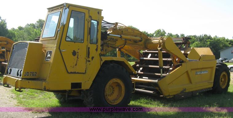 image for item 5046 1976 John Deere 762 paddle scraper